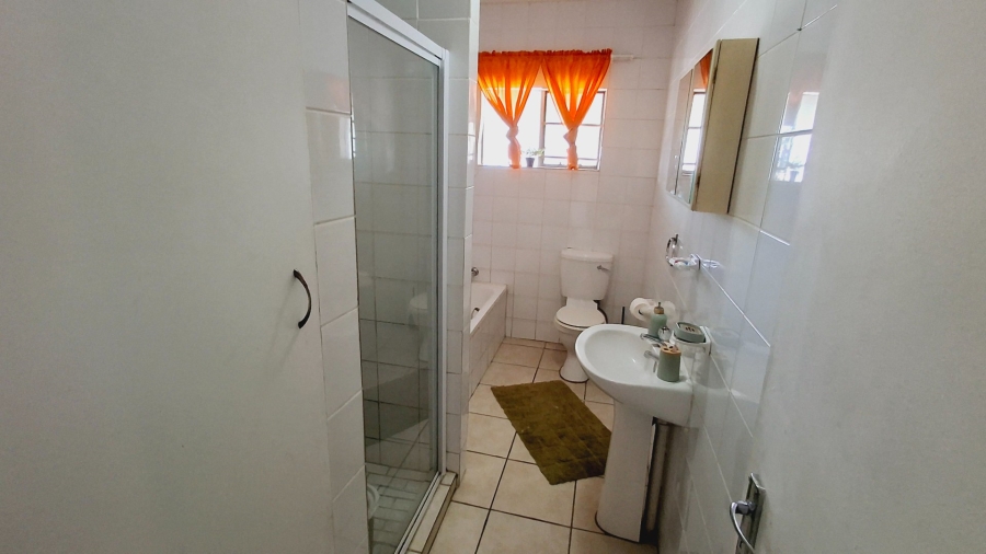 4 Bedroom Property for Sale in Roodia Free State